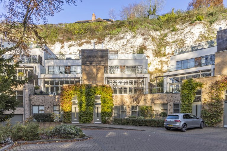 Chantry Quarry, Guildford, GU1 Chantries & Pewleys