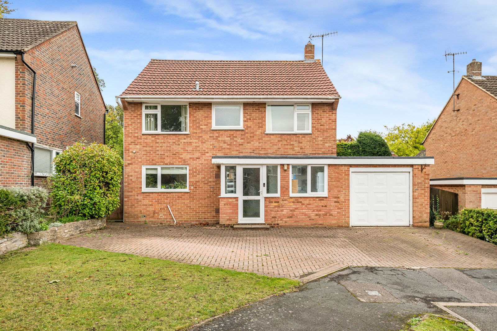 Burwood Close, Merrow, GU1