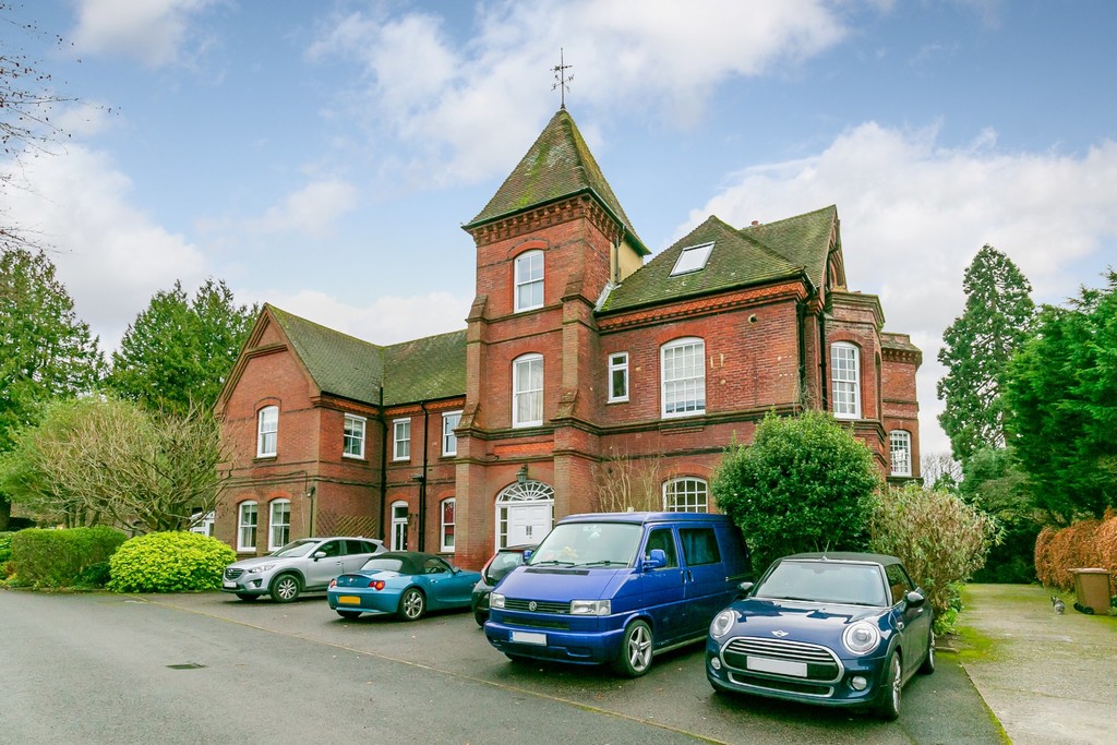 Summersbury Hall, Shalford