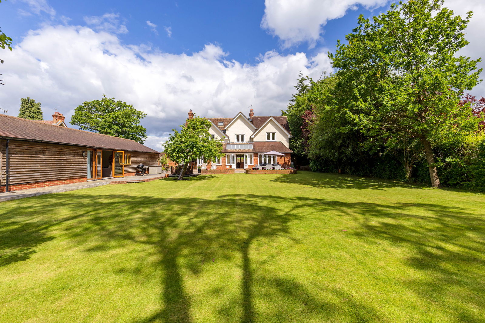 Avenue Road, Cranleigh, GU6