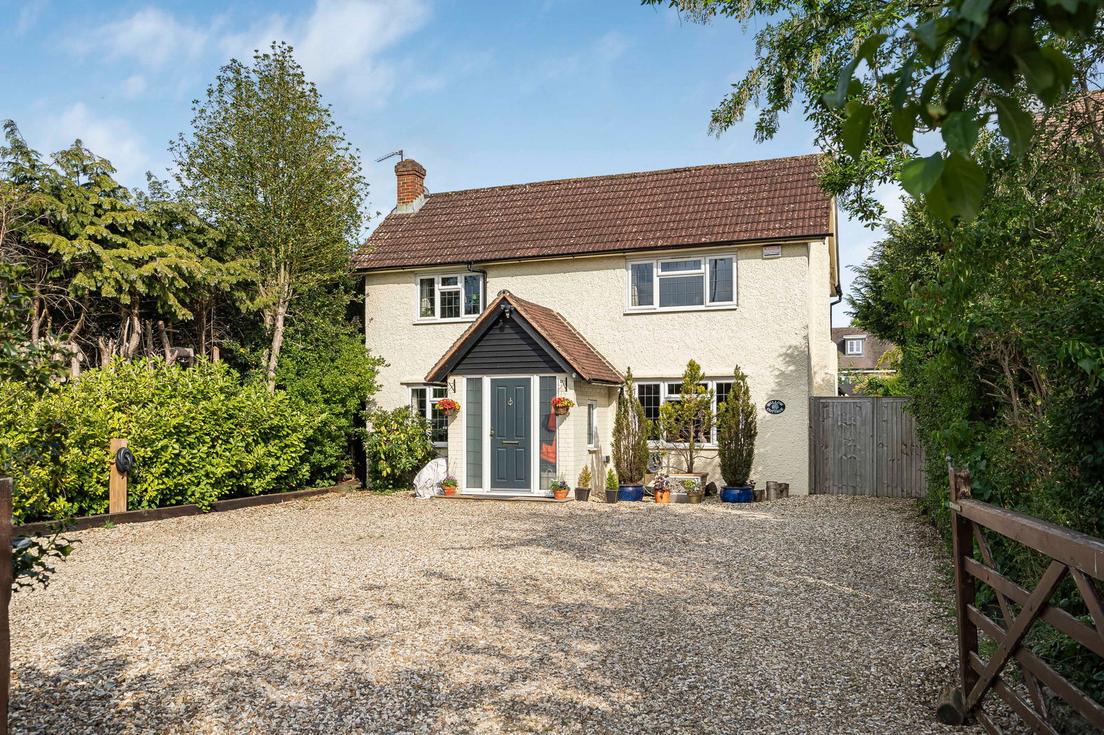 London Road, Burpham, GU4