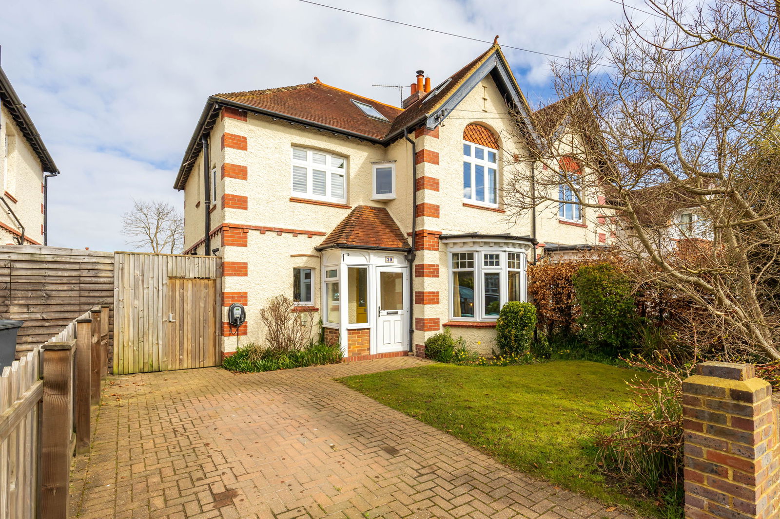 Tillingbourne Road, Shalford, Guildford, GU4