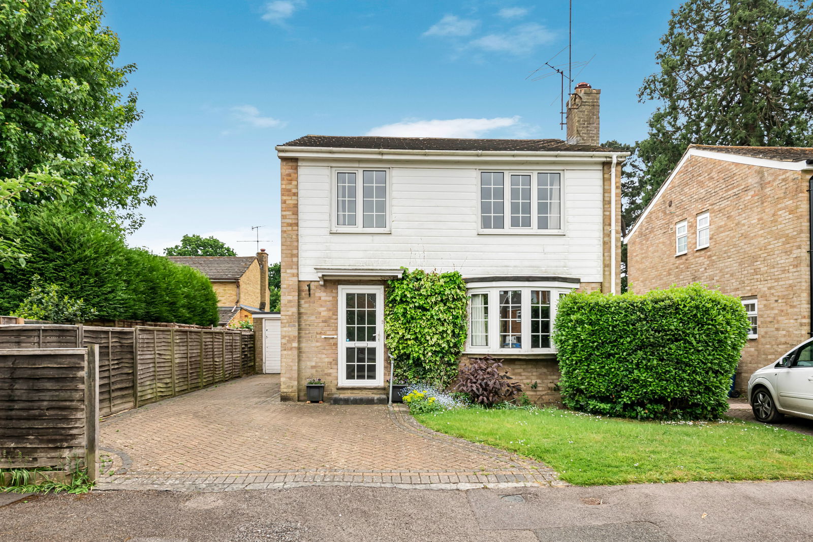 Charts Close, Cranleigh, GU6