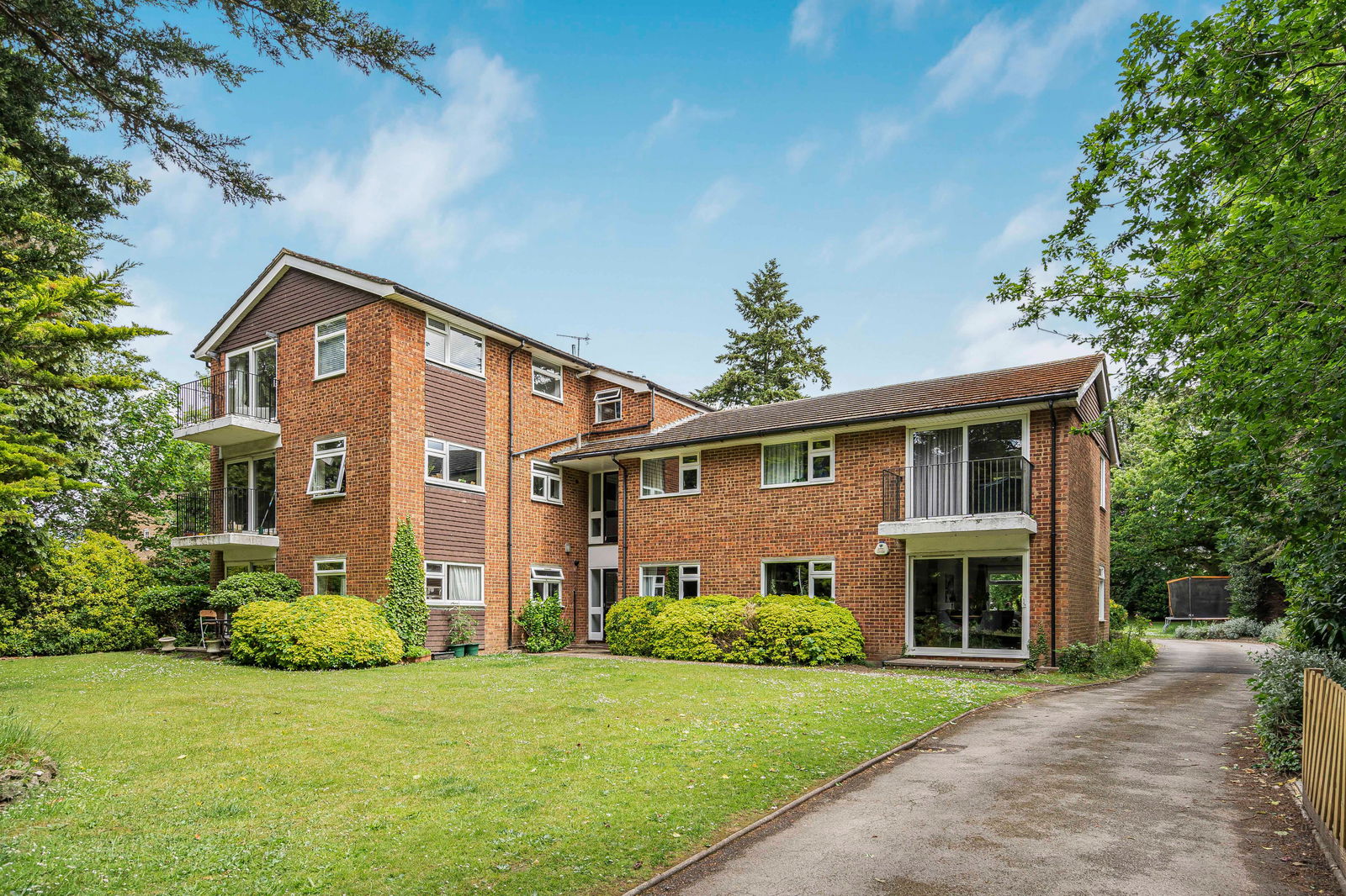 Horsham Road, Shalford, Guildford, GU4