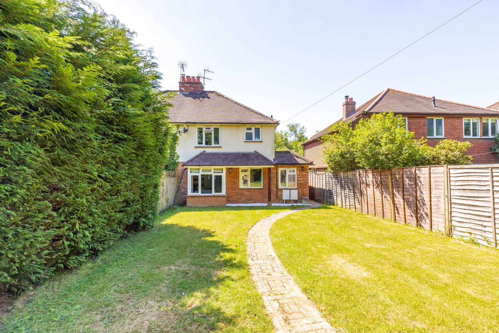 Guildford Road, Shamley Green, GU5