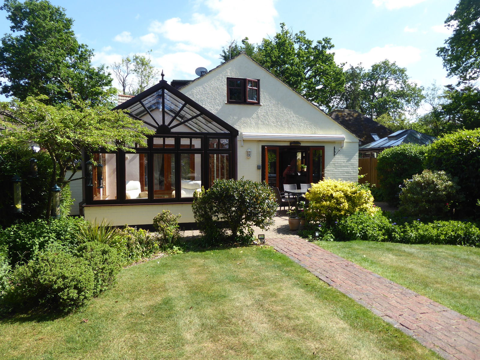 Rowly Drive, Cranleigh, GU6