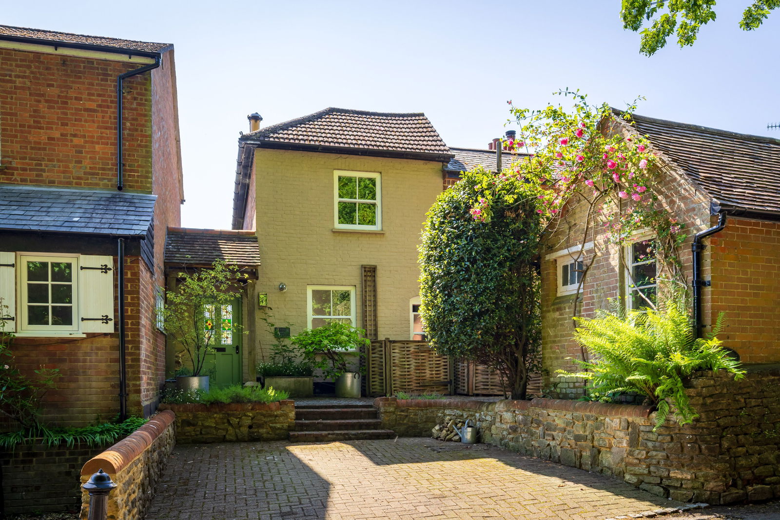 Snowdenham Lane, Bramley, GU5