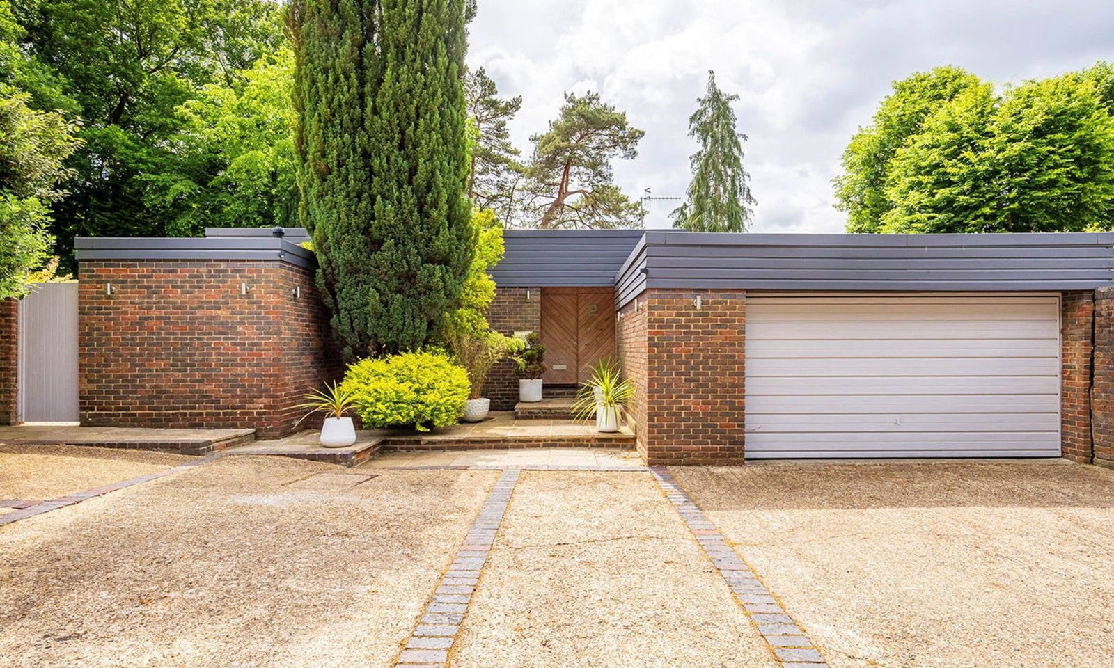 Grove Road, Cranleigh, GU6