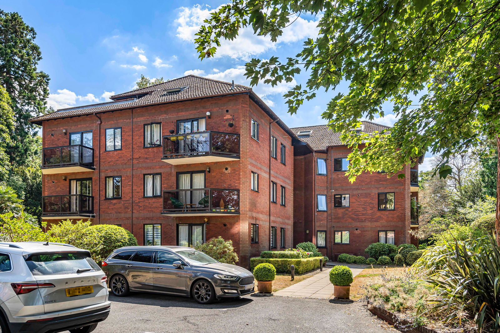 Laustan Close, Merrow, GU1