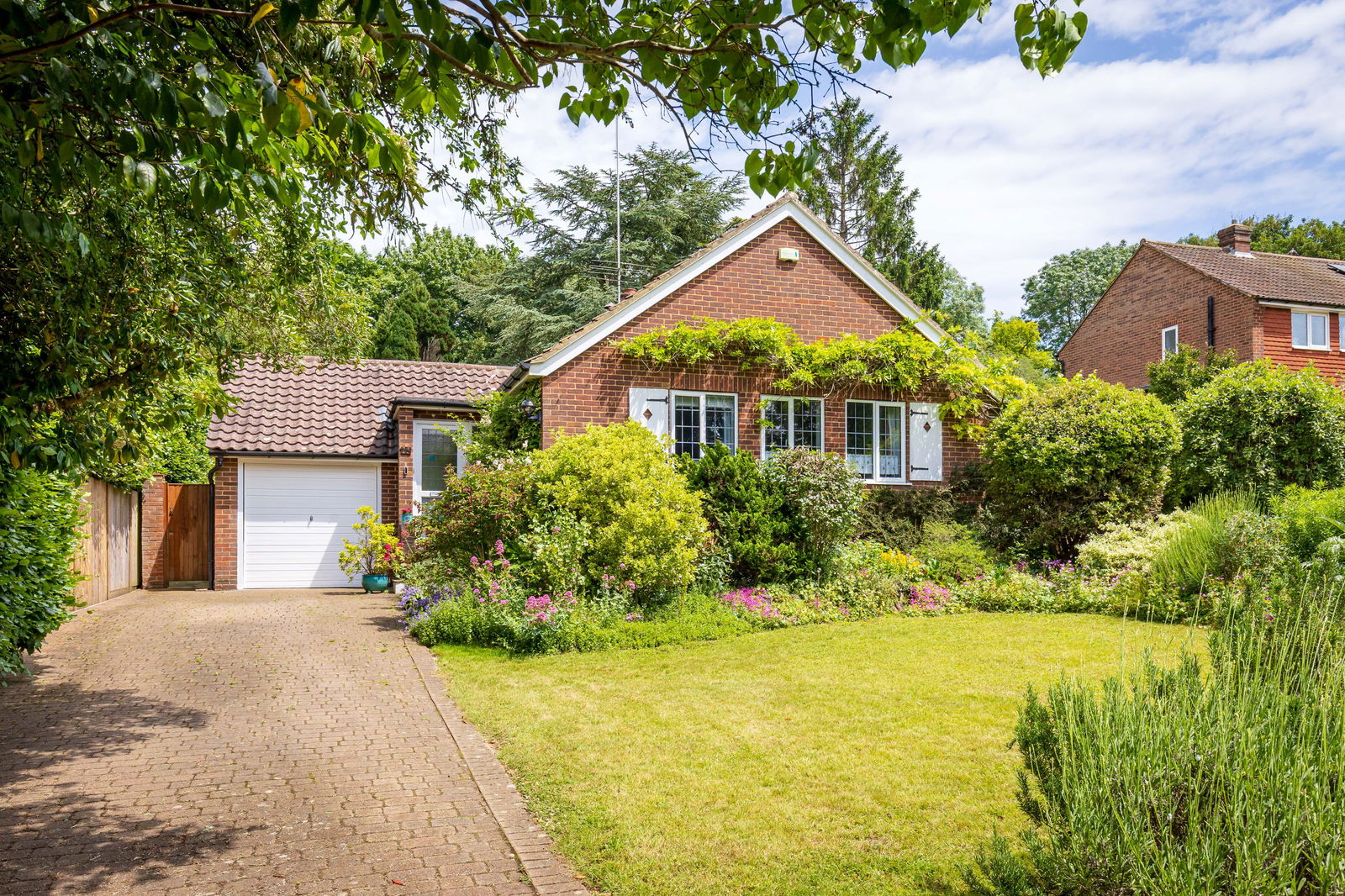 Levylsdene, Merrow, GU1