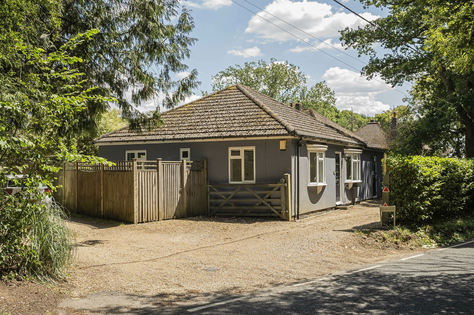 Knowle Lane, Cranleigh, GU6