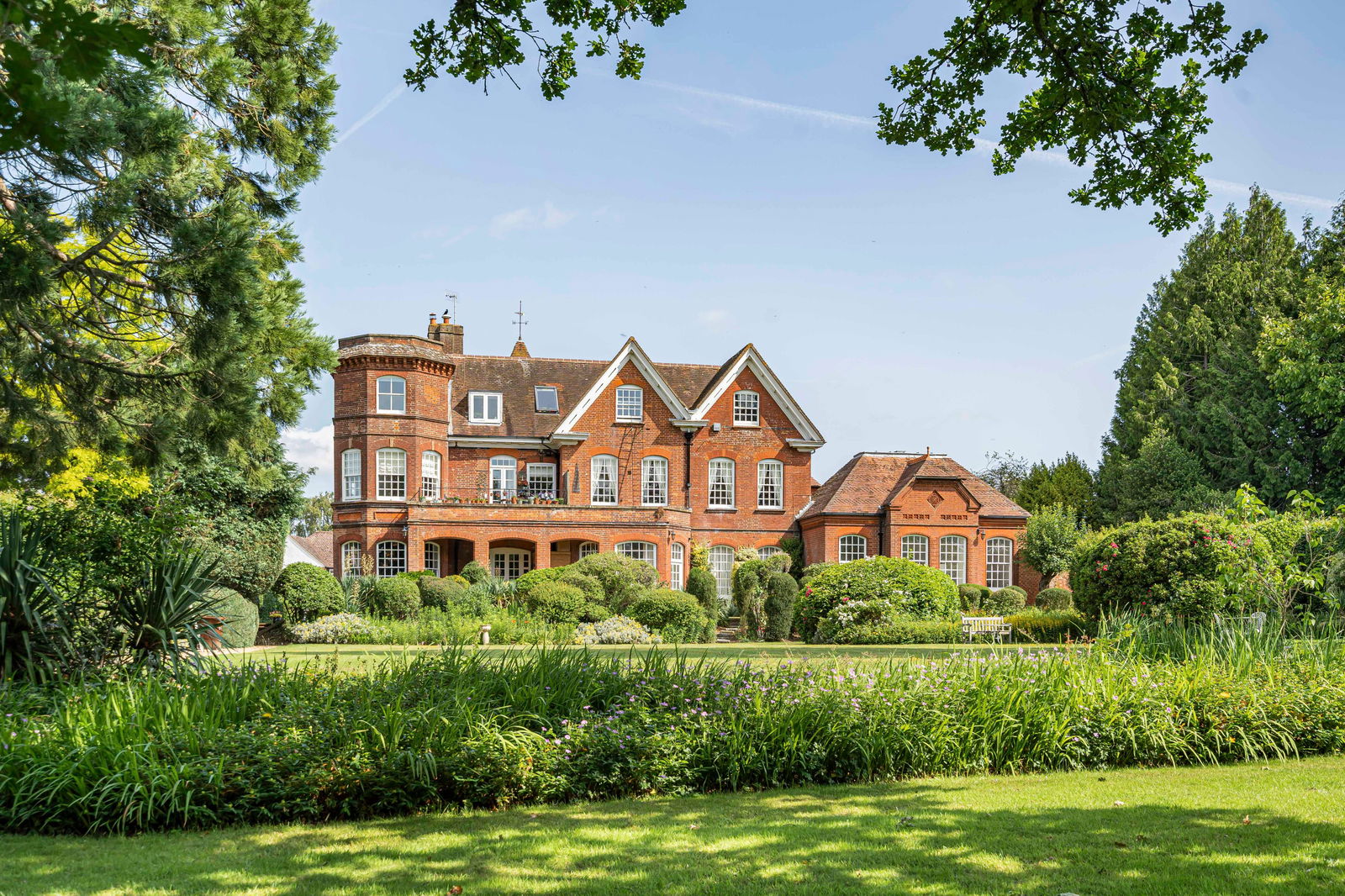 Summersbury Hall, Shalford, GU4