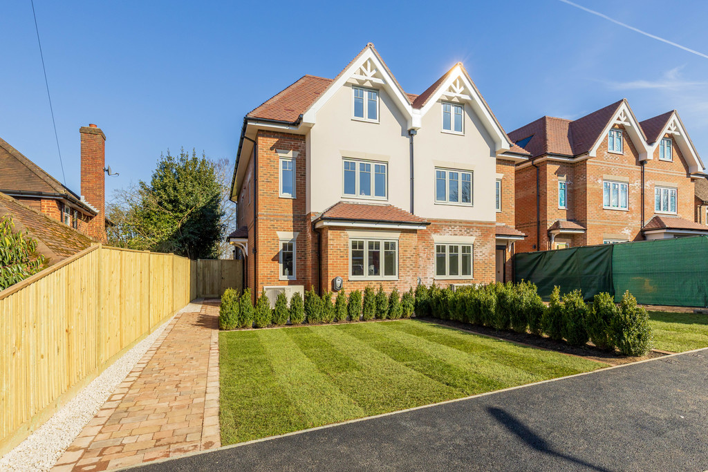 Gilmont House Pit Farm Rise, Pit Farm Road, Guildford