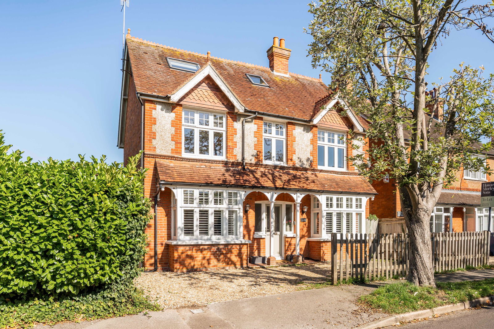 1 Mount Road, Cranleigh, GU6 7LT