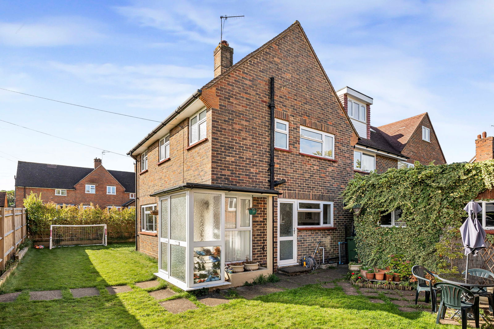 Tillingbourne Road, Shalford, GU4 8ES