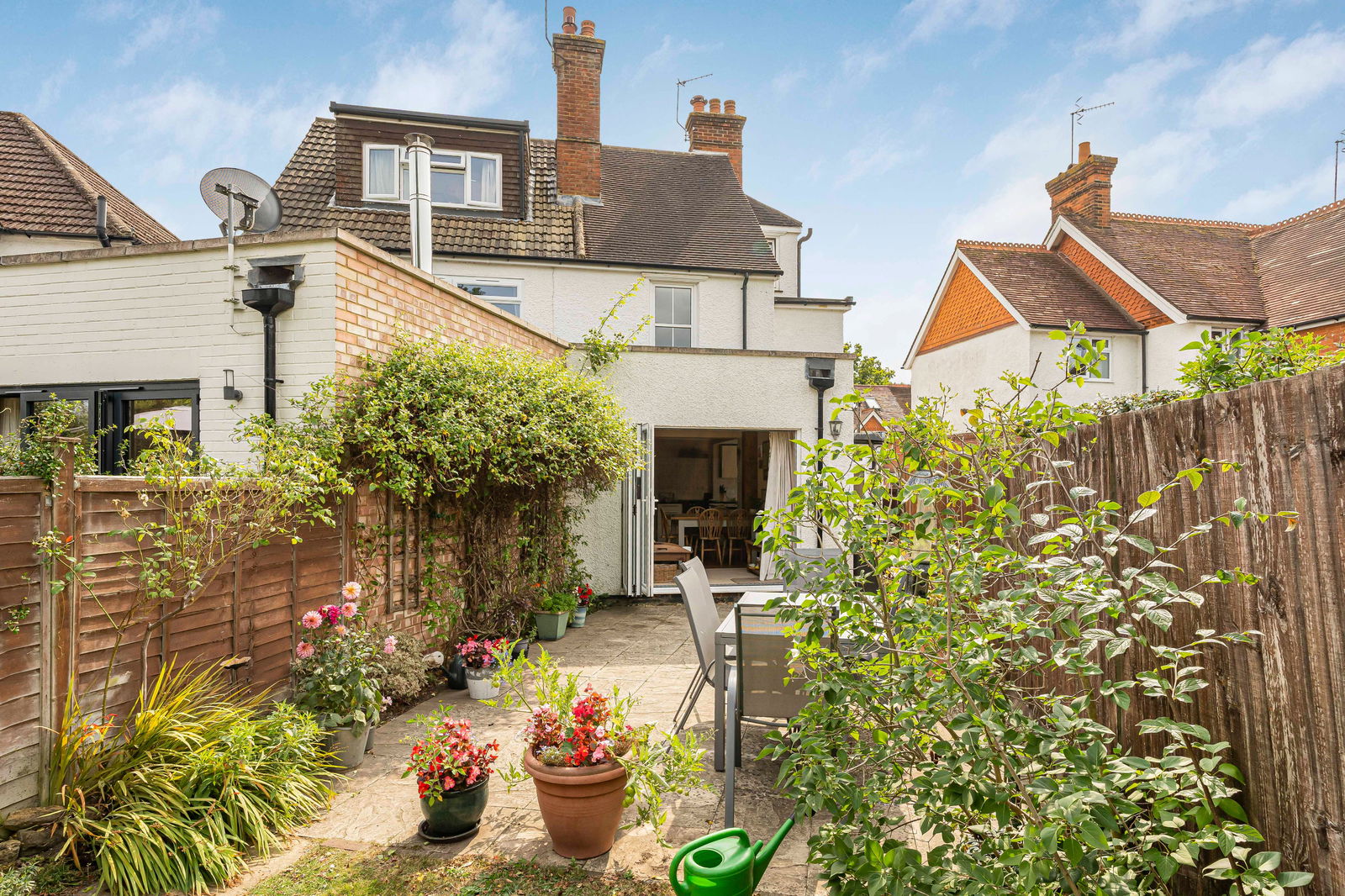 Mead Road, Cranleigh, GU6 7BQ