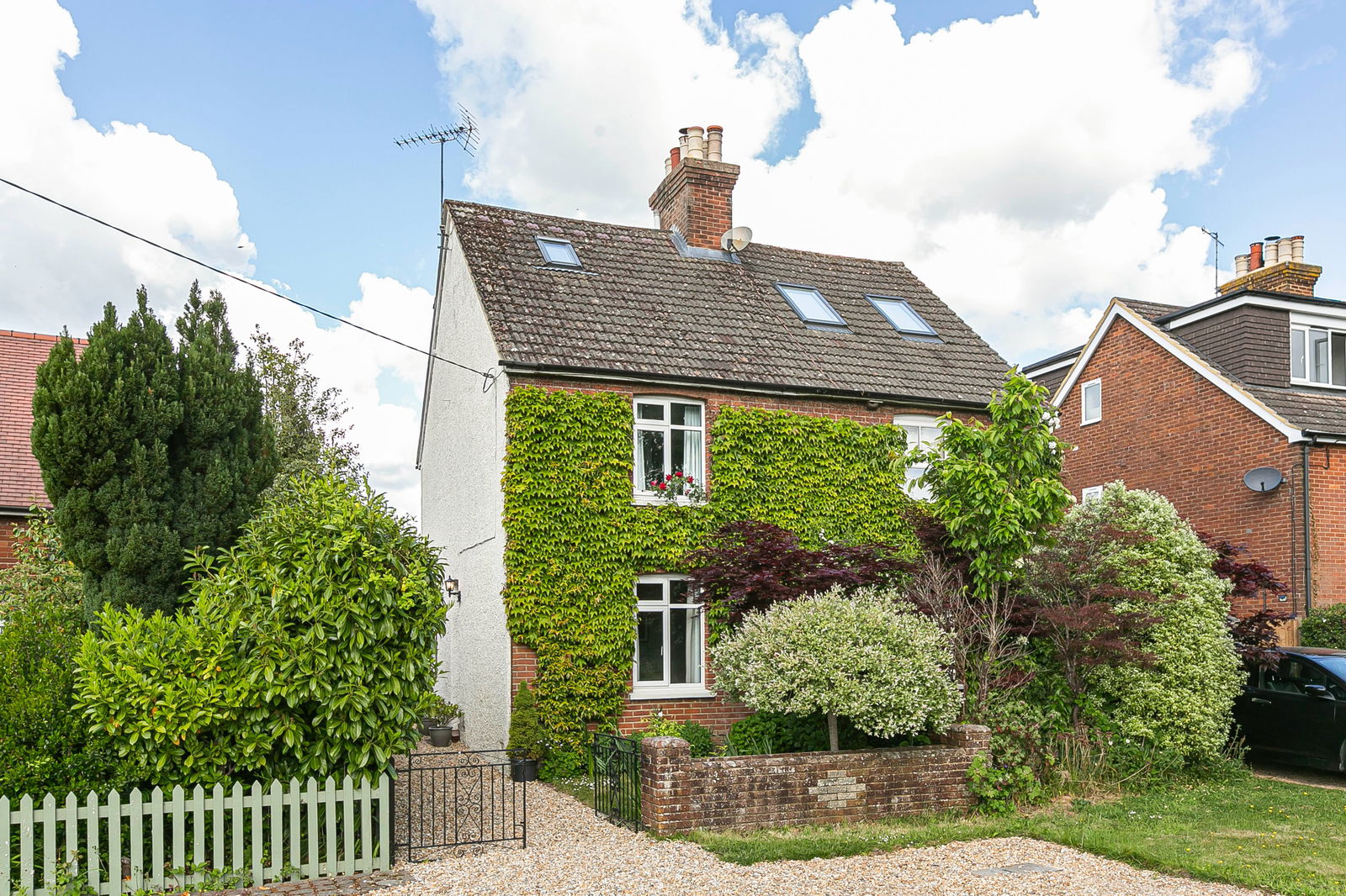Alfold Road, Cranleigh, GU6 8NQ