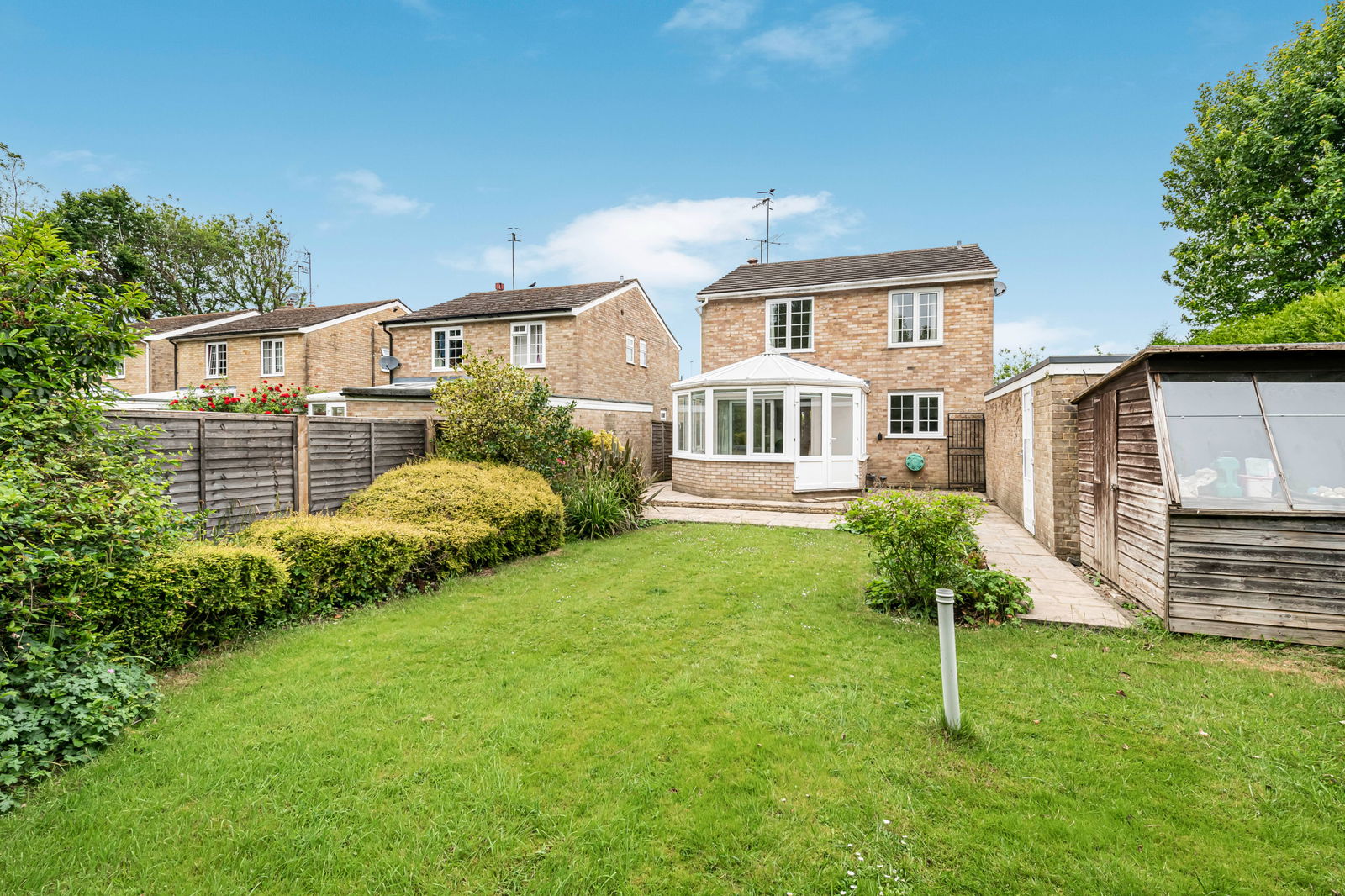 Charts Close, Cranleigh, GU6 8BH