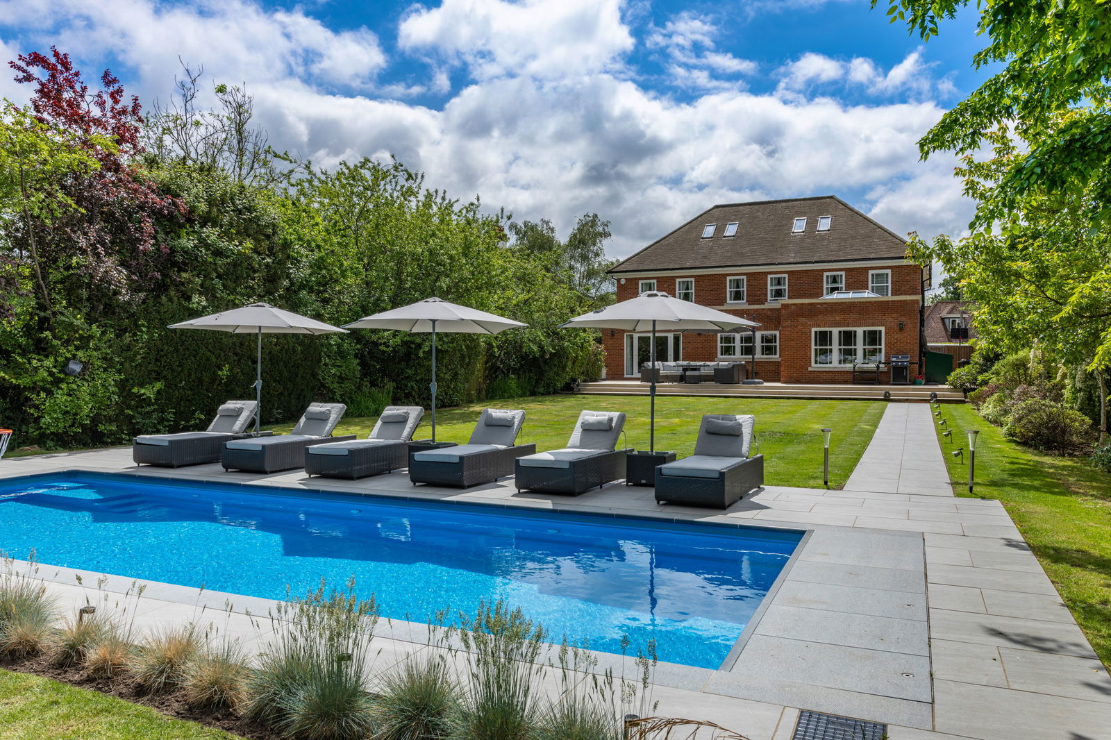 Avenue Road, Cranleigh, GU6 7LL