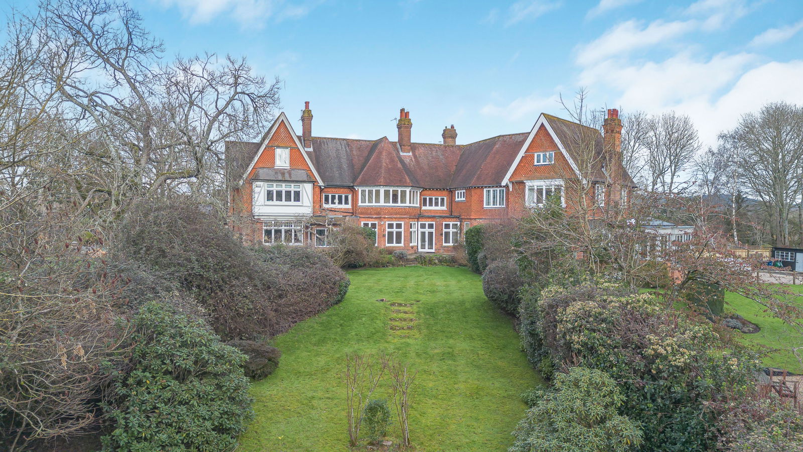 Knowle Lane, Cranleigh, GU6 8JN