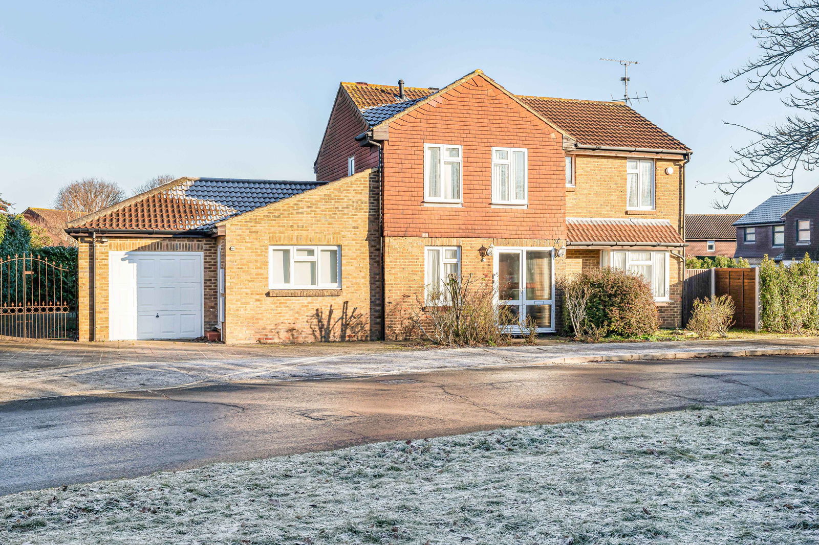 Sutherland Drive, Weylea Farm, GU4