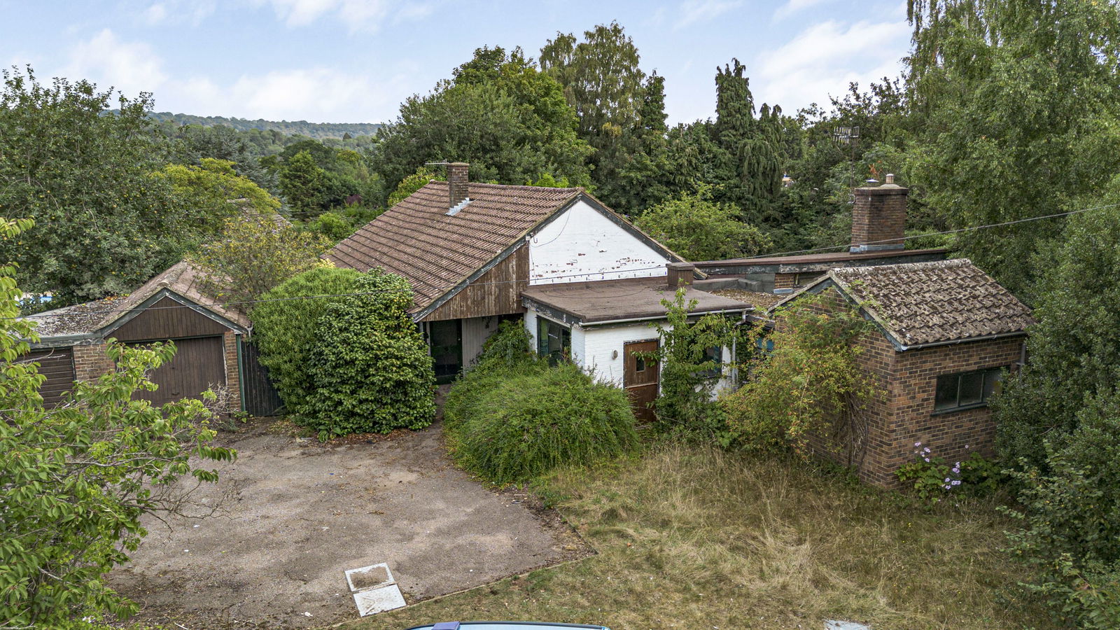 Dorking Road, Chilworth, GU4 8RF