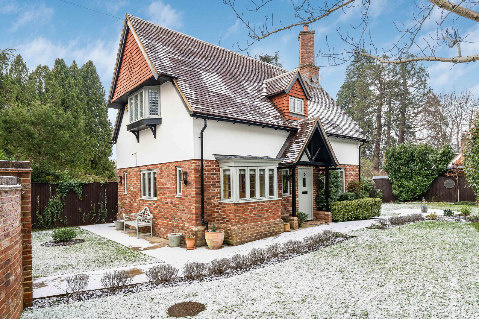 Old Manor Lane, Chilworth, Guildford, Surrey, GU4 8NE