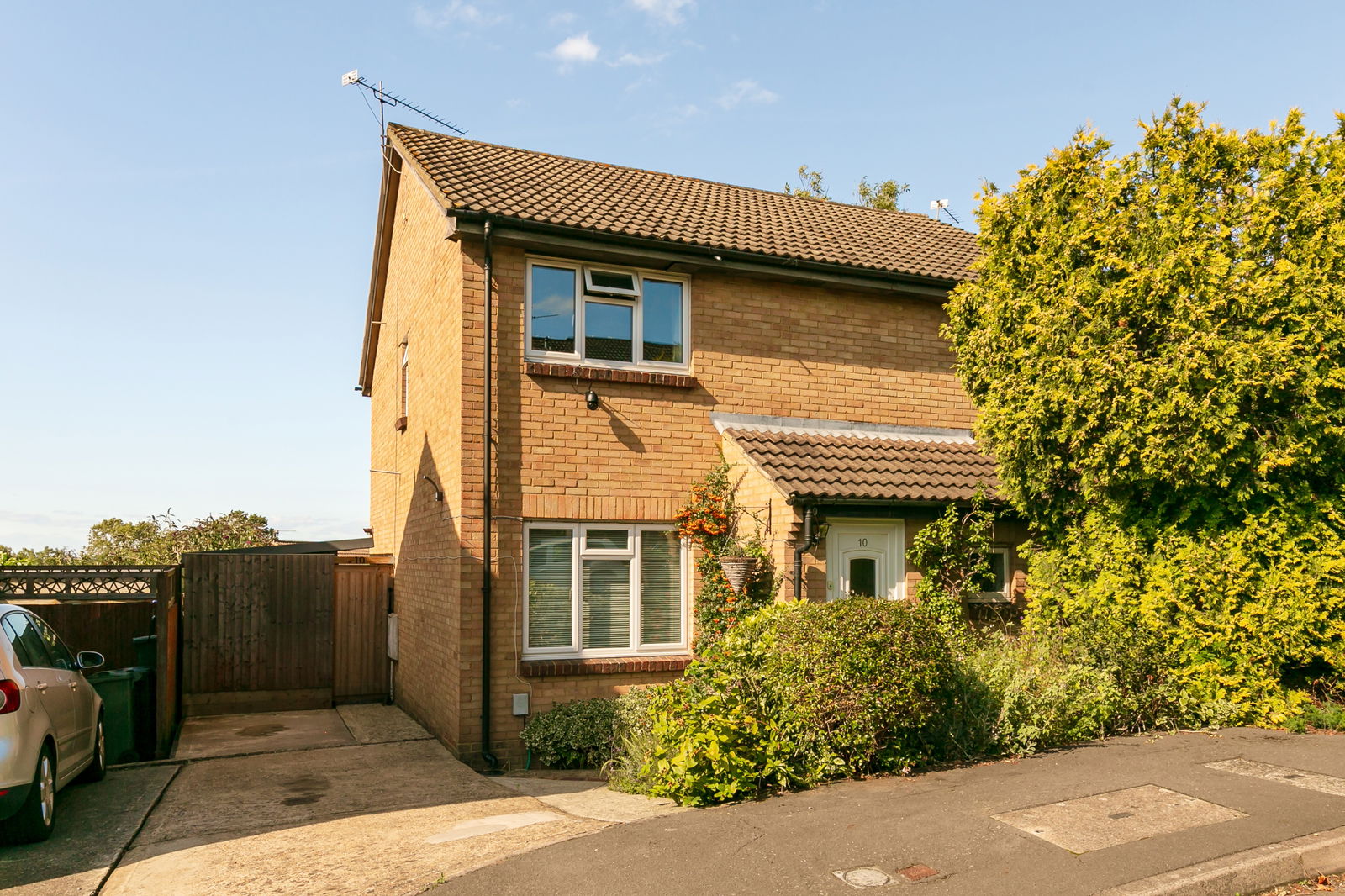 Ashbury Crescent, Merrow Park